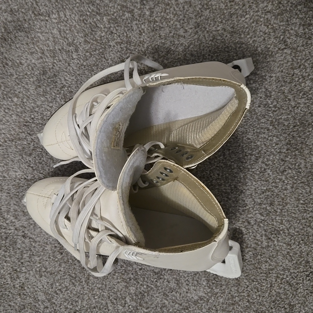 Ice skates size 8 - Picture 5 of 6